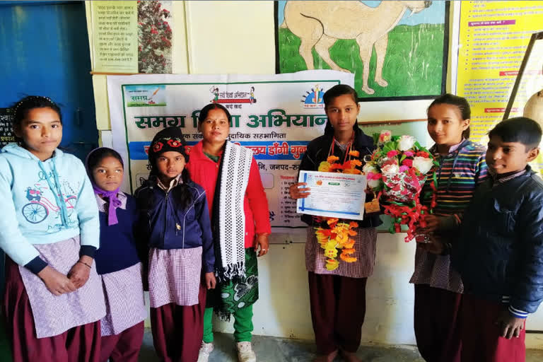 anchal-who-got-first-place-in-science-festival-was-honored-in-rudraprayag