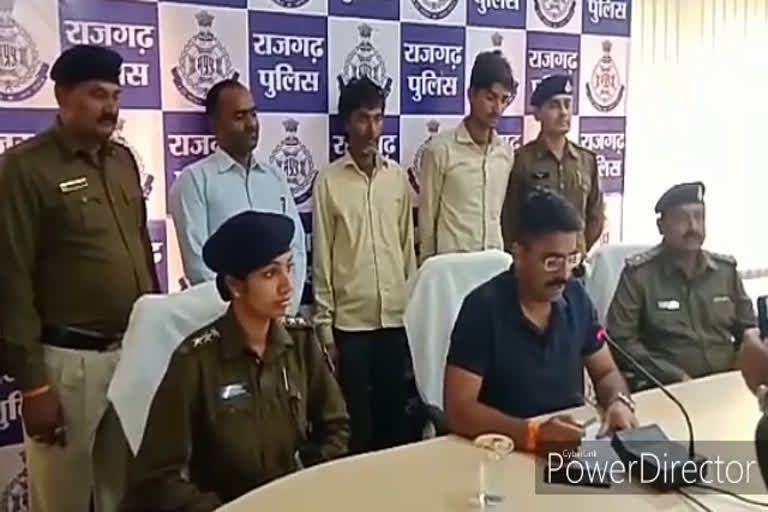 पुलिस की गिरफ्त में हत्या के आरोपी