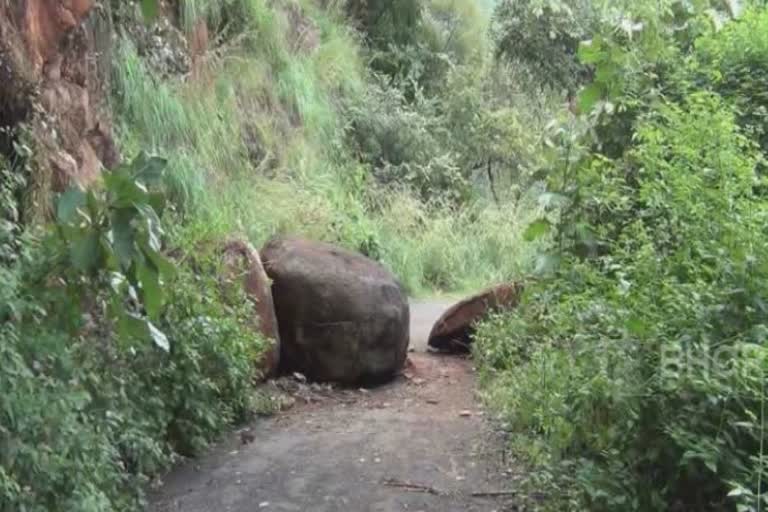 heavy-rain-affects-road-in-theni-villages