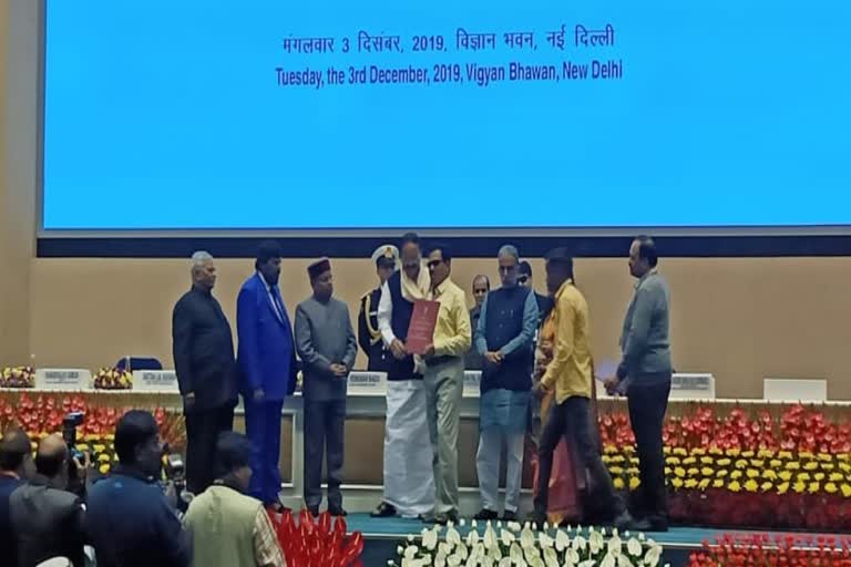 visually impaired niranjan behera  receive national National Award from vice president