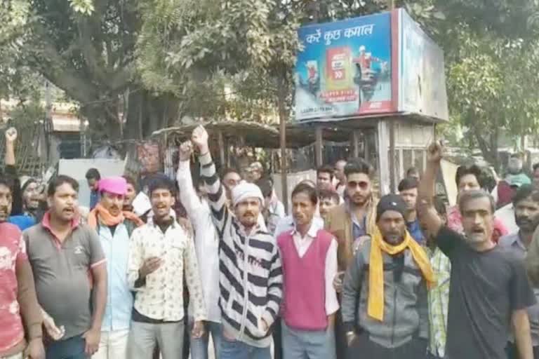 auto rickshaw driver on strike