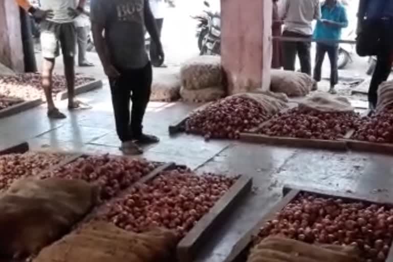 Onion scarcity in Navi Mumbai