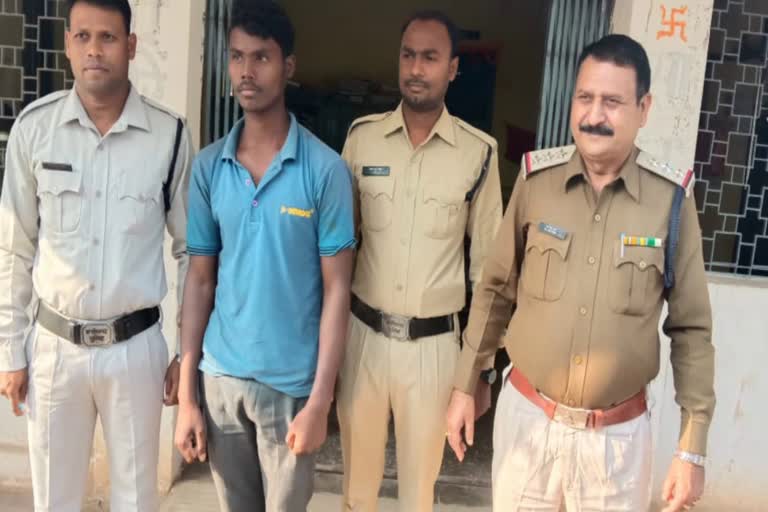 पुलिस के गिरफ्त मेंआरोपी