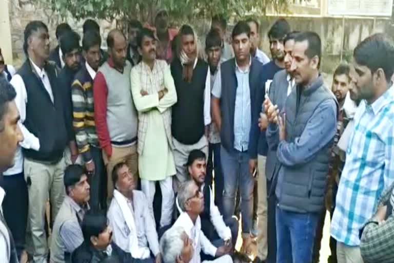 shahpura jaipur news, jaipur latest news, shahpura villagers strike news, शाहपुरा जयपुर खबर, शारपुरा ग्रामीणों का धरना, जयपुर लेटेस्ट न्यूज