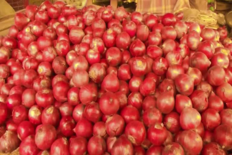 Govt reduces onion stock holding limit for retailers, wholesalers amid rising prices