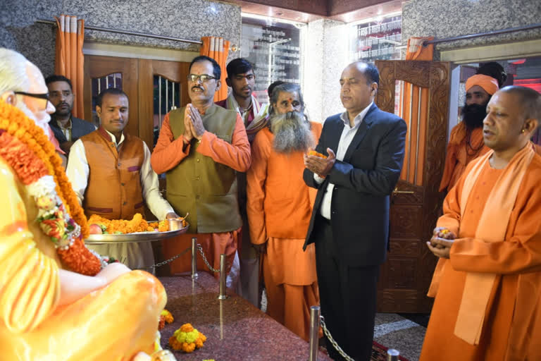 Chief Minister Jairam Thakur in Gorakhpur temple