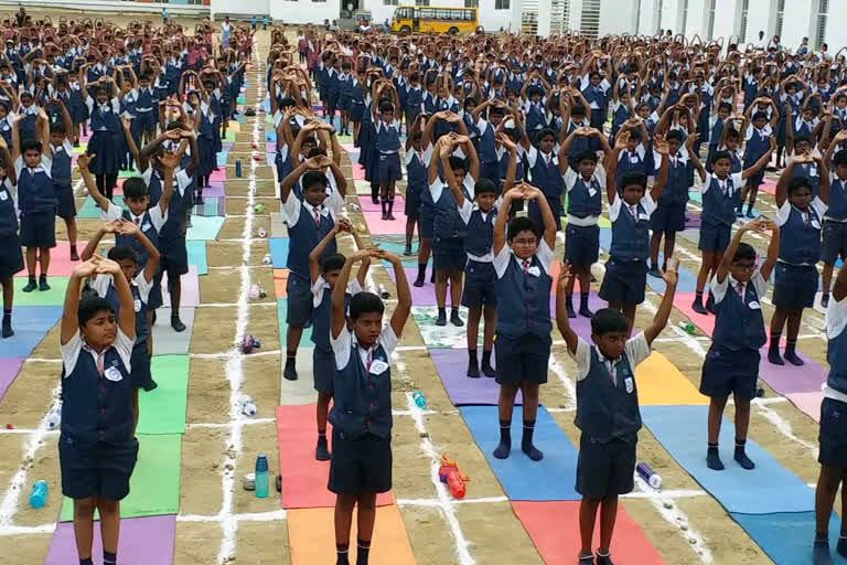 Yoga world record, யோகா உலக சாதனை