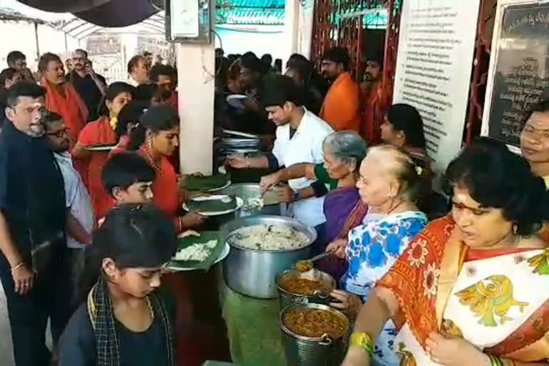 ayyappa-bhakthulaku-nitya-annadanam-in-vizainagaram