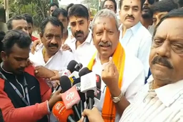 ಕೆ ಆರ್​ ಪುರ ವಿಧಾನಸಭಾ ಕ್ಷೇತ್ರ, bairati basavaraju voted at KR Puram constituency