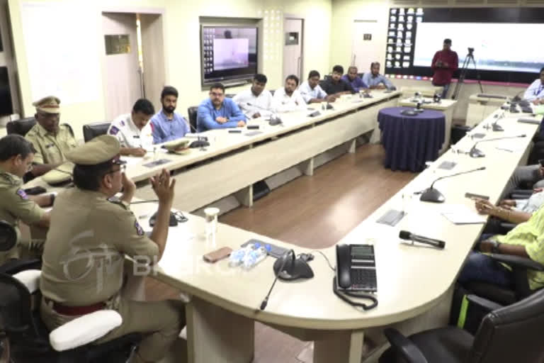 police-officers-meet-cab-drivers-in-hyderabad