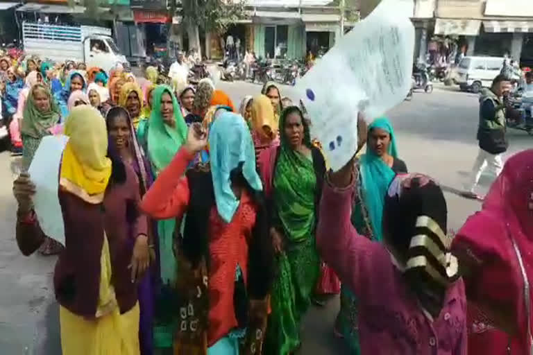 डूंगरपुर न्यूज, dungarpur latest news, Women protested in Dungarpur