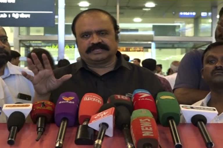 AMMK Pugazhendhi condemned about TTV Dinakaran not going to jayalalitha's grave