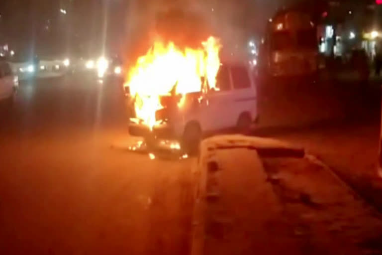 fire in van near petrol pump gurugram