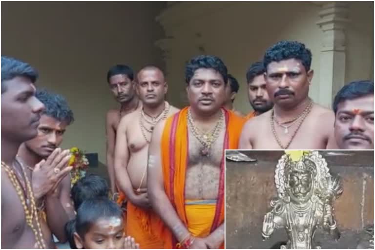 ಗಂಗಾವತಿಯಲ್ಲಿ ಹನುಮ ಮಾಲೆ ಧರಿಸಿದ ಭಕ್ತರು