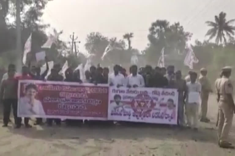 janasena leaders protest at kotturu in krishna district