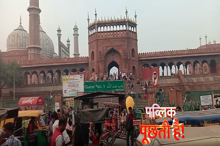 Dirt stores around Jama Masjid in delhi