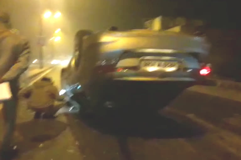 High speed car collided with electric poles in delhi