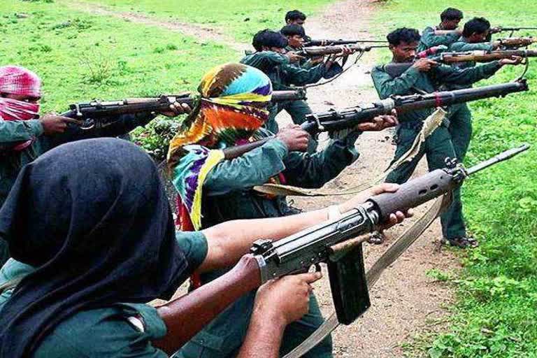 naxalites-set-fire-to-bus