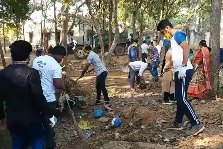 swach bharat at khammam mpdo offie by employees