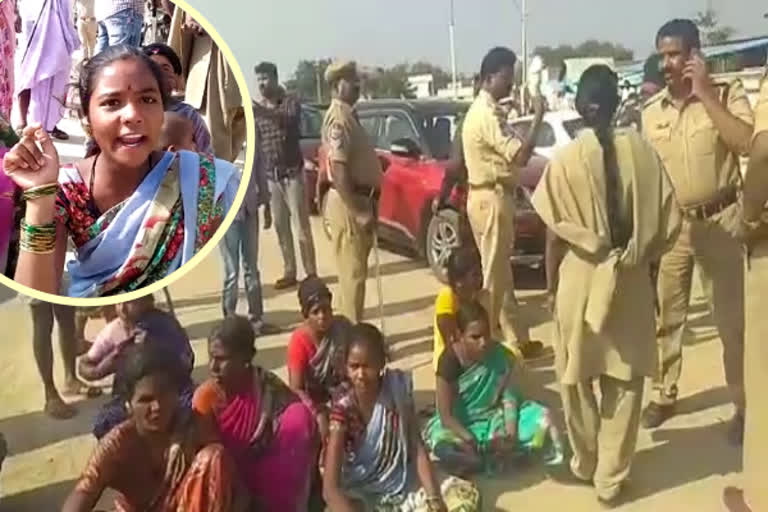 disha accused chennakesavulu wife dharna at narayanpet