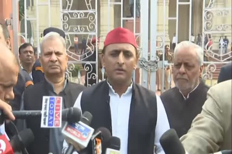 Daughters not safe in UP: Akhilesh