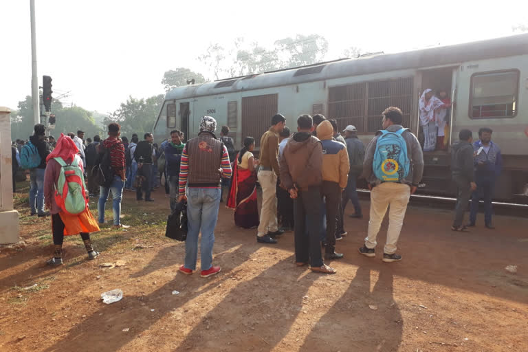 Train stopped due to fault in Raipur