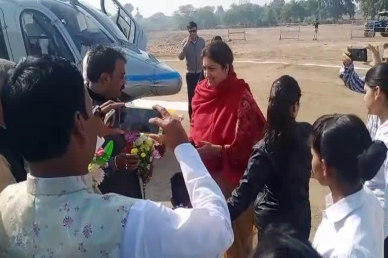 dewas news,  Union minister Smriti Irani , केंद्रीय मंत्री स्मृति ईरानी,  विद्यासागर जी महारज,  नेमावर,  nemawar