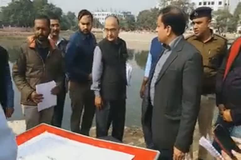 commissioner inspected Adalatganj pond in patna