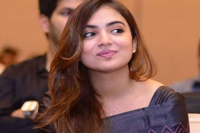 actress Nazriya adorable selfie goes viral