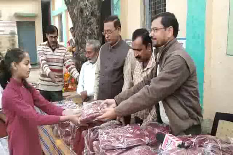 sweaters-distributed-by-school-staff-in-government-girls-school