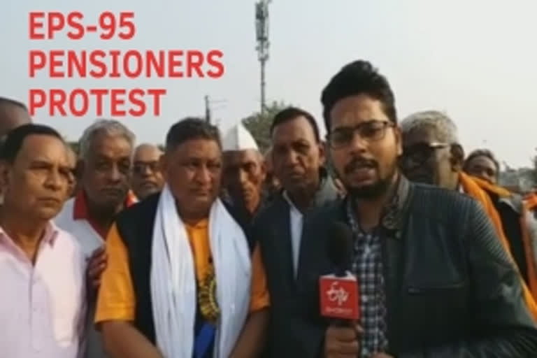 EPS-95 pensioners protest at Ramlila Maidan