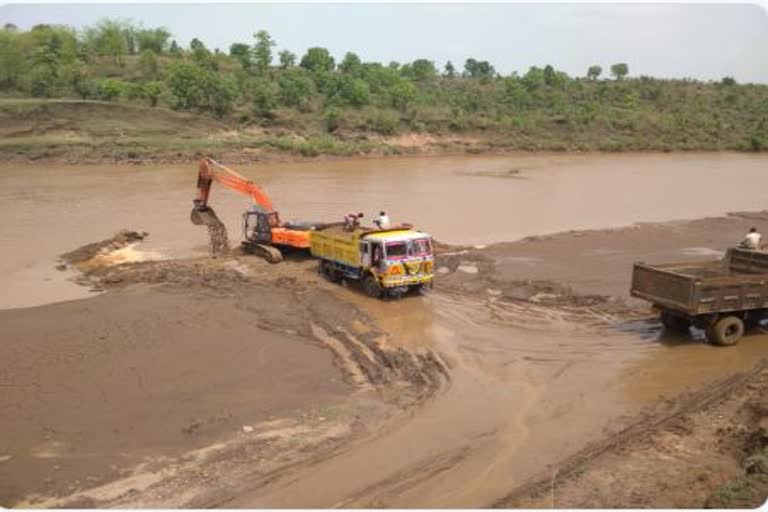 Illegal excavation of sand continues continuously