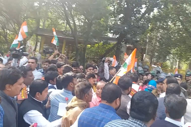 Protest against former Chief Minister Shivraj in Bhopal