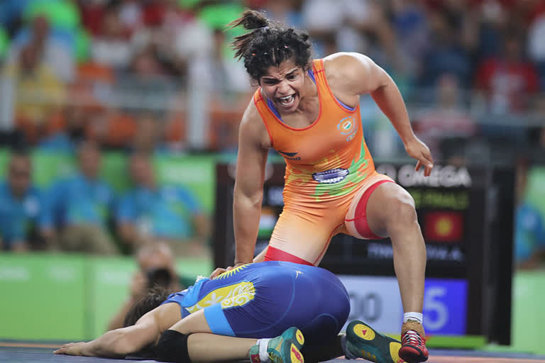 Sakshi wins gold to lead India's complete domination in wrestling
