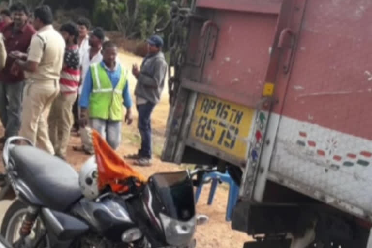 road accident at srikakulam district tamarapalli village