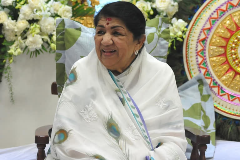 Lata Mangeshkar returns home, offer gratitude to fans