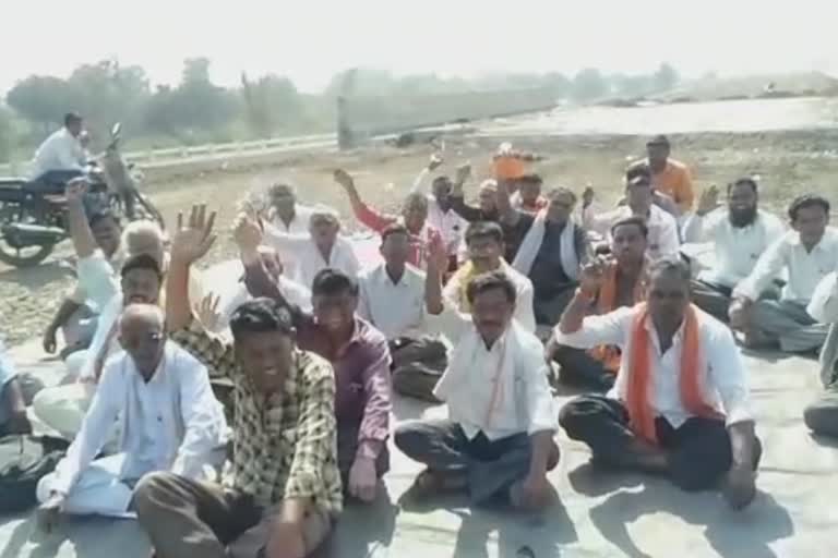 Farmers shut down nation highway in yawatmal