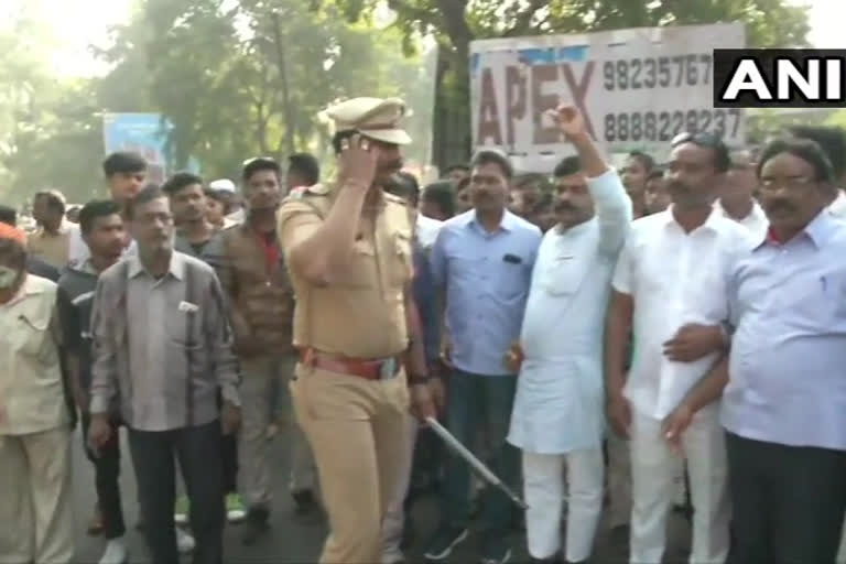 People in Nagpur hold protest