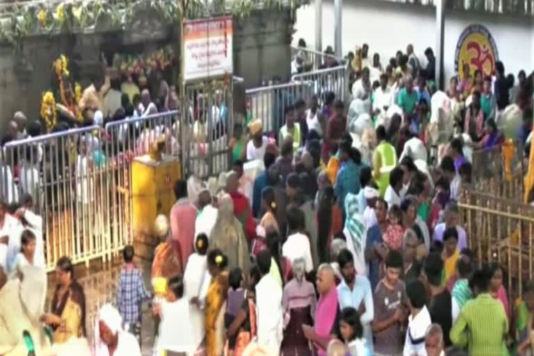 Devotees to the Rajanna Temple