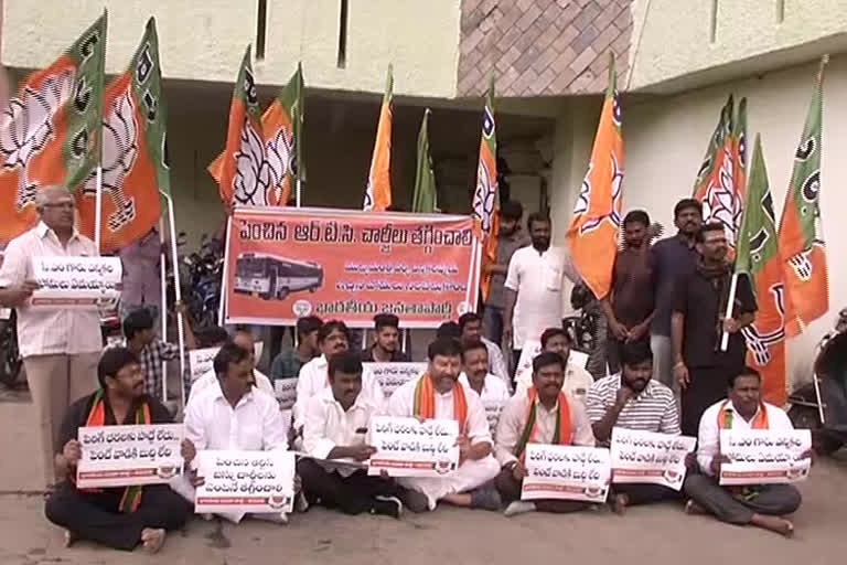 bjp leaders dharna on hike on rtc charges at tirupathi