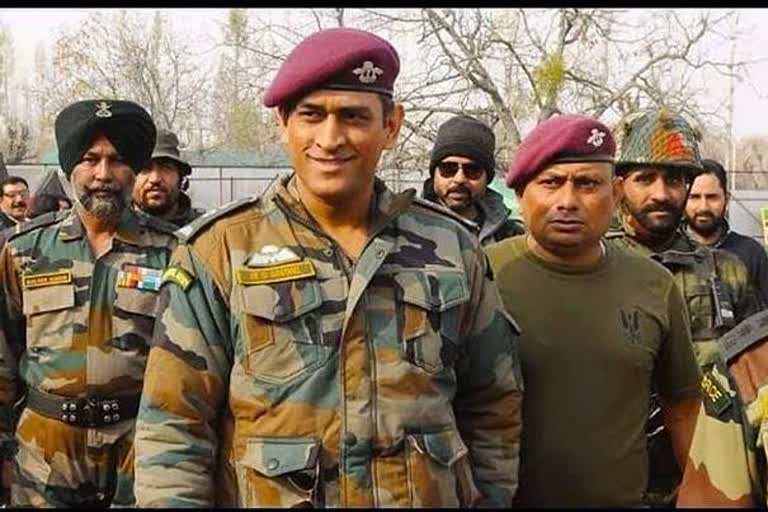 Dhoni to back show on army officers