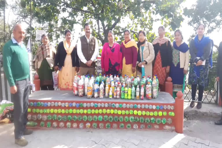 women making polythene free sirmour