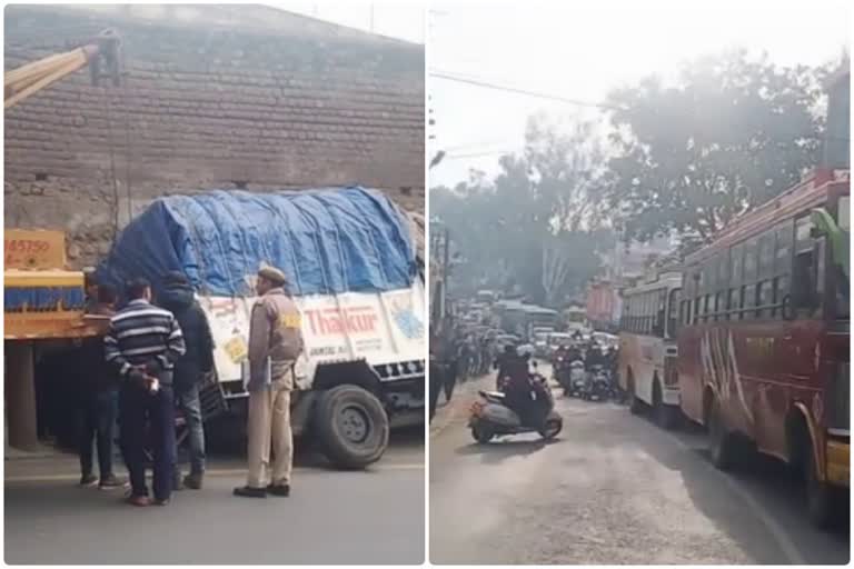 Vehicle stuck in foot path near bus stand of Hamirpur