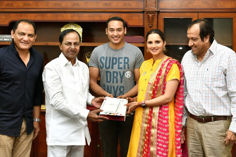 azharuddin-and-sania-meeraj-met-cm-kcr-in-pragathibhavan