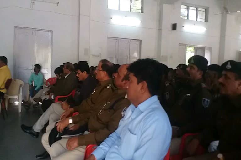 joint-seminar-of-social-defense-institute-and-district-police-force-in-jhabua