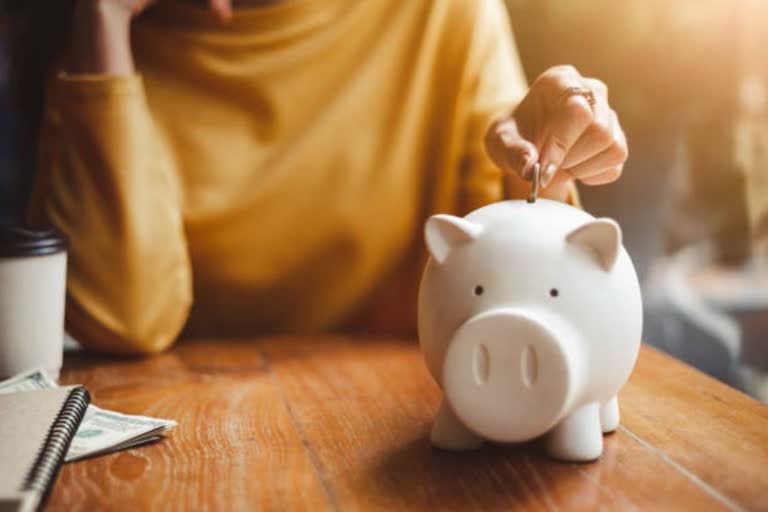 How women should save money?