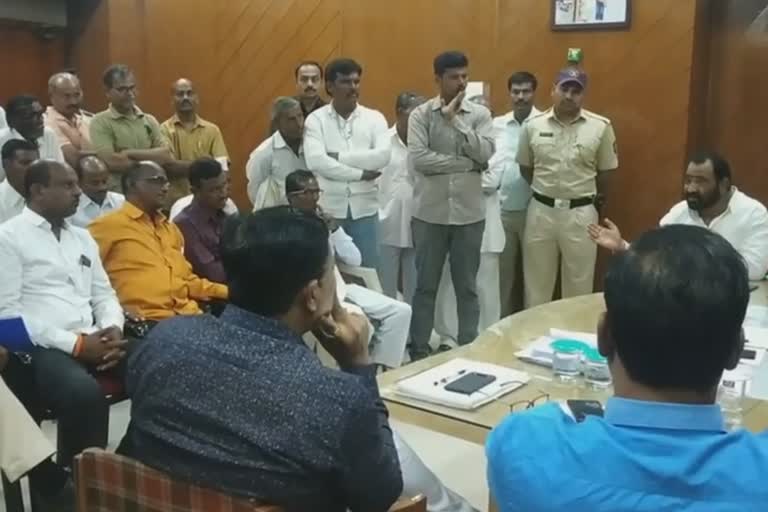 farmers visit to akola collector office