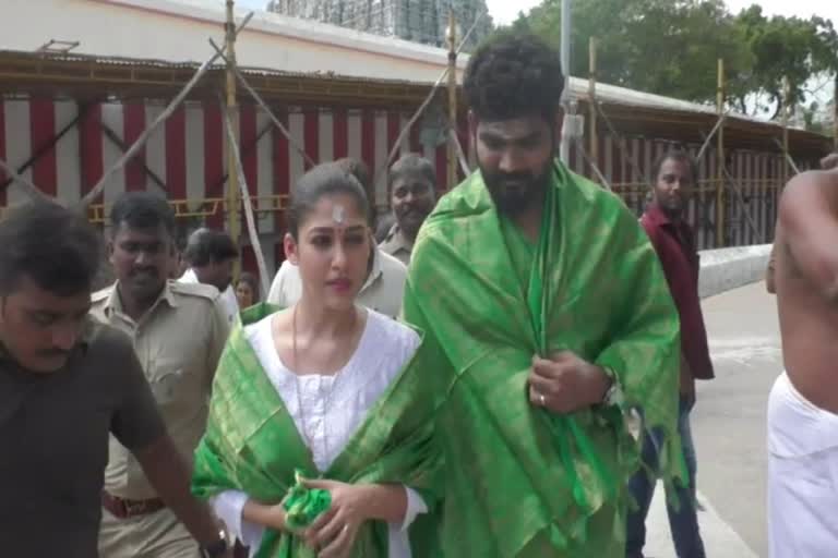 nayanthara and vignesh shivan visit at tiruchendur murugan temple