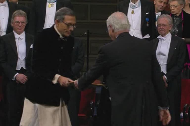 ecomonic nobel laureate abhijit benarji received award in swedan's stockholm
