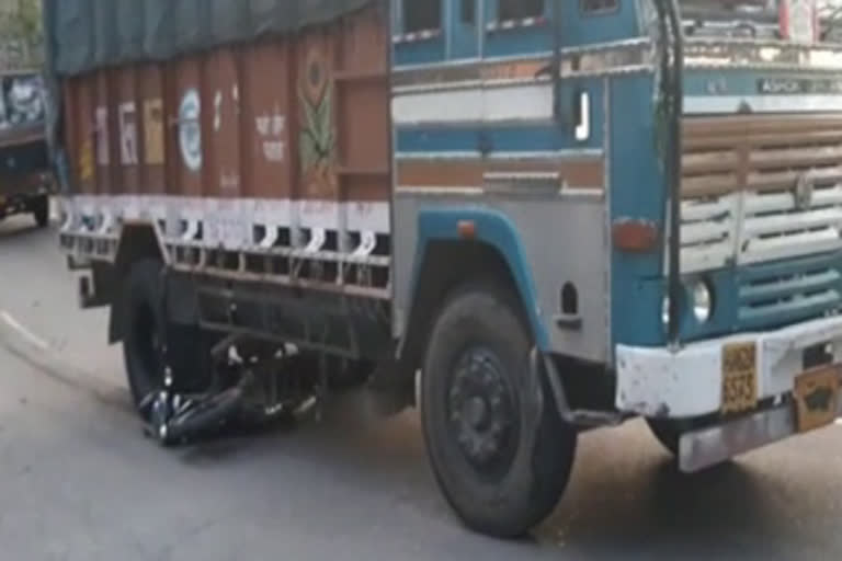 bike and truck collision in bilaspur